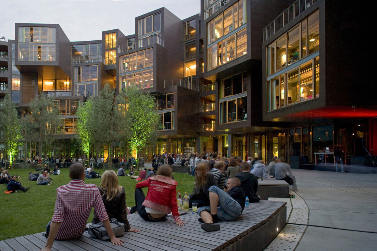 Дворовая зона в датском общежитии как пример комфортной среды